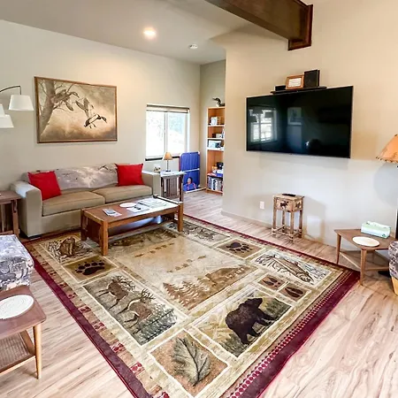 Villa Hemlock Hideaway